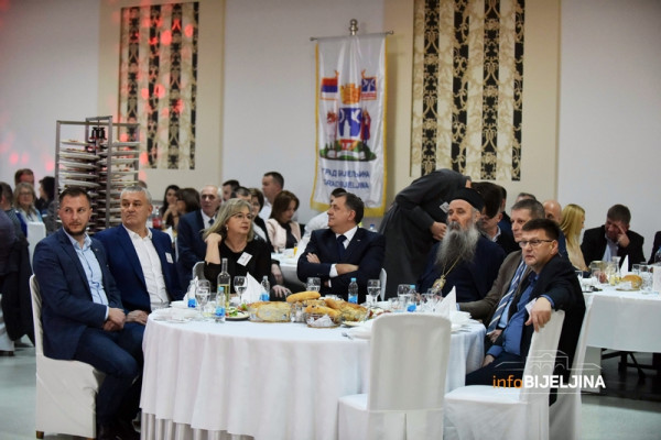 Više od 1.000 Tuzlaka na druženju u Bijeljini /FOTO/