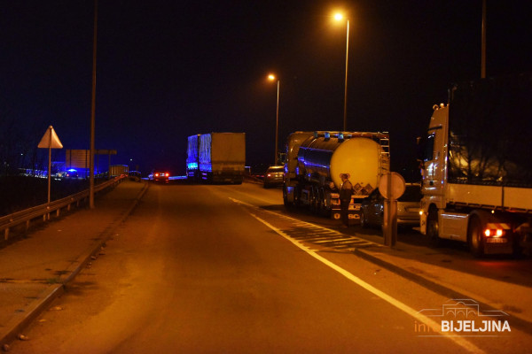 Bijeljina: Kamion pregazio biciklistu, sa teškim povredama prevezen na Urgentni /FOTO/