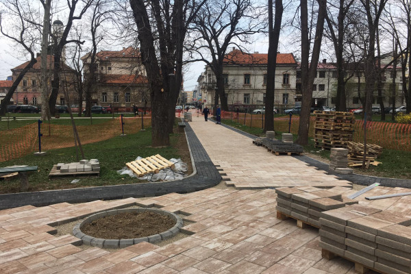 Radovi na uređenju Gradskog parka odmiču po planu /FOTO/