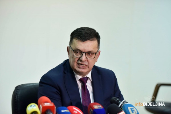 Tegeltija: Svi građani koji iz inostranstva dolaze u BiH ići će u izolaciju