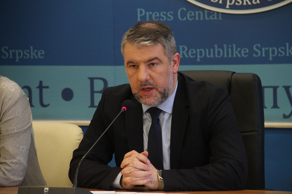 NAREDBA MINISTRA ZDRAVLJA Hitna dezinfekcija svih javnih objekata, površina i prevoza u RS