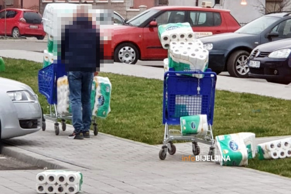 Bijeljinac nakupovao puna kolica toalet-papira, pa ga stigao maler