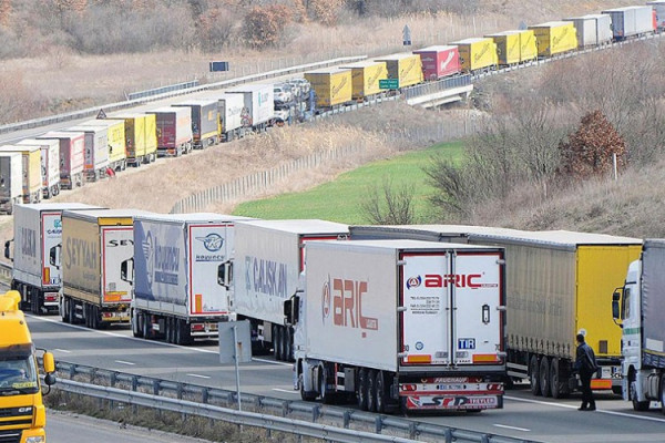 Nekoliko stotina kamiona krenulo iz Hrvatske prema BiH