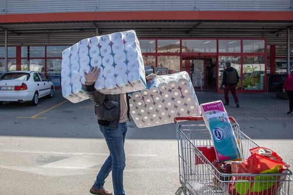 Psiholozi objašnjavaju zašto ljudi kupuju ZALIHE TOALET PAPIRA