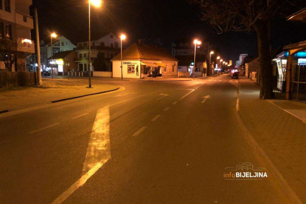 PUSTE ULICE U GRADU Bijeljinci se pridržavaju predloženih mjera, izbjegavaju okupljanja i gužve /FOTO/