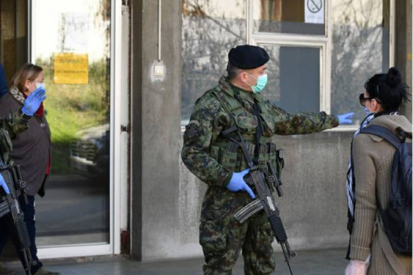 Vojska Srbije kontroliše granične prelaze, migrantske centre i bolnice