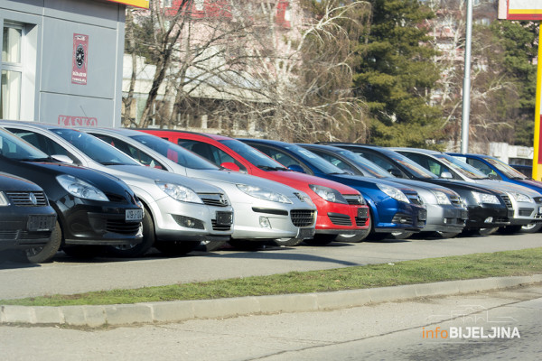 U Bijeljinu za godinu dana stiglo 1.500 vozila