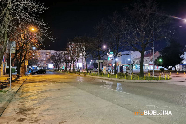 POČEO POLICIJSKI ČAS Ulice Bijeljine puste /FOTO/