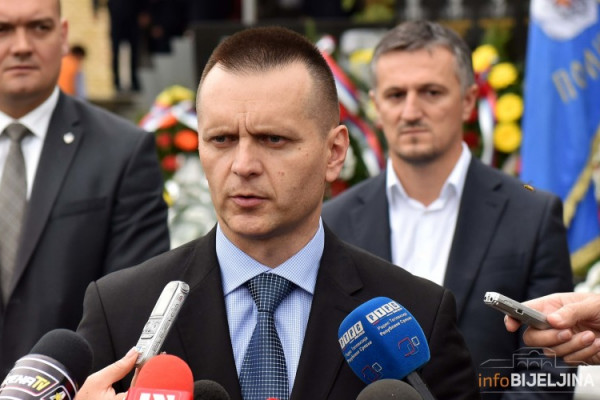 Lukač: Građani da poštuju policijski čas, na ulicama policija sa dugim cijevima