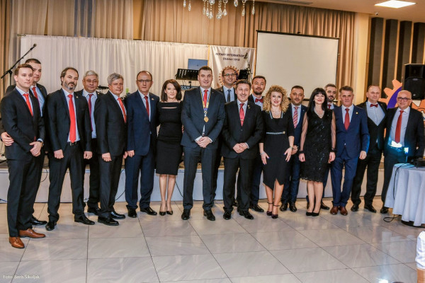 Rotari klub Bijeljina uplatio sredstva za donaciju respiratora za bijeljinsku bolnicu