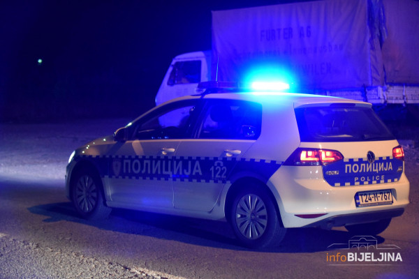 Bijeljina: Pred policijski čas se pijan autom zakucao u ogradu
