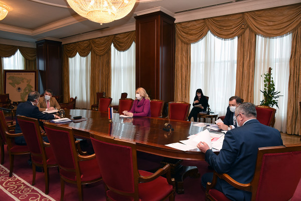 NOVE MJERE U SRPSKOJ Omogućen ograničen rad pijacama i trgovinama bijelom tehnikom...