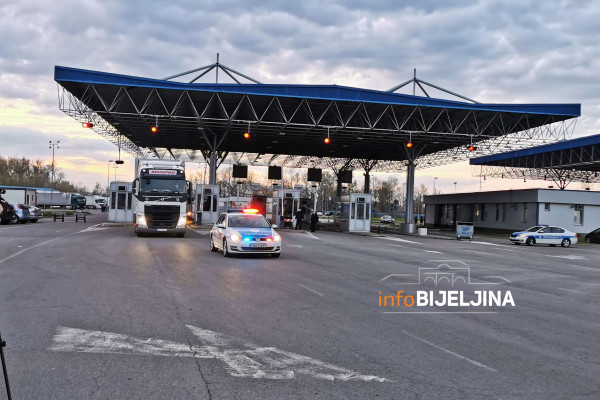 Medicinska pomoć iz Srbije ušla u Republiku Srpsku FOTO