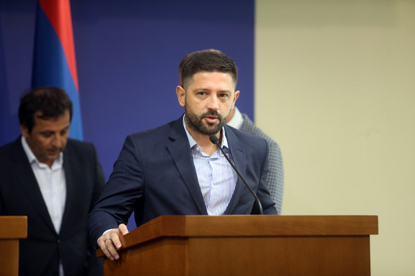 MITRIĆ KREĆE ZA MIĆIĆEM Da li SDS ostaje bez još jednog poslanika