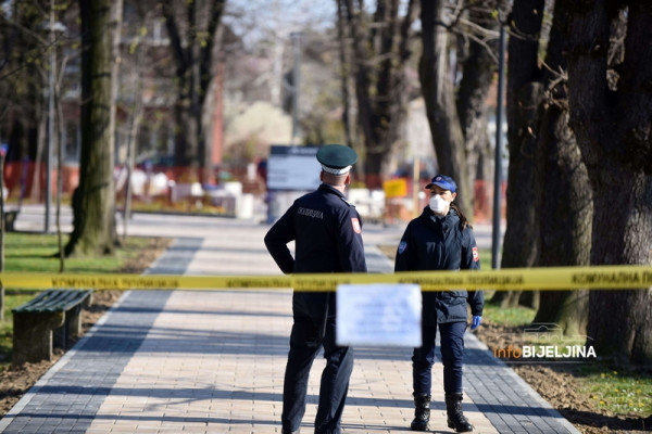 ZATVOREN GRADSKI PARK U BIJELJINI Policija upozorava građane da se ne okupljaju /FOTO/