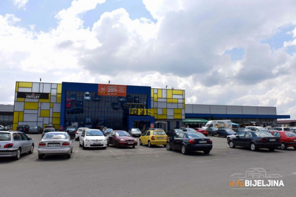 Bijeljina: Tržni centar uručio 54 otkaza, radnici odbili da potpišu /FOTO/