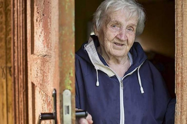 Baka (101) pobjegla iz doma jer joj kćerka slavi rođendan