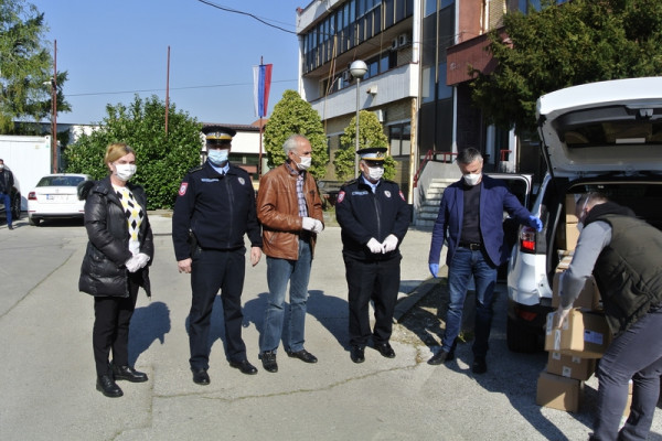 Kompanija TRB donirala zaštitna odijela Policijskoj upravi Bijeljina  /FOTO/