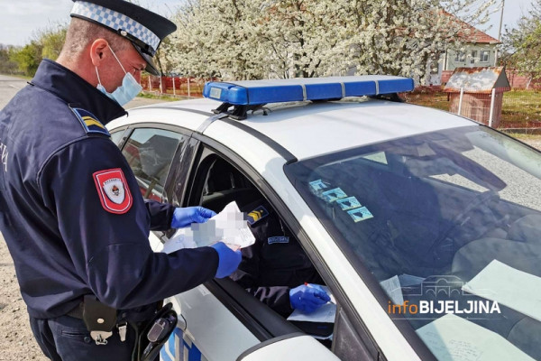 InfoBijeljina sa patrolom iz Janje: Građani su uglavnom obaviješteni, poštuju zabranu kretanja izvan mjesta prebivališta /FOTO/