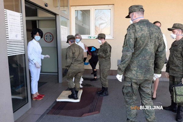 Ruski stručnjaci stigli u Bijeljinu, u toku sastanak sa rukovodstvom Bolnice /FOTO/