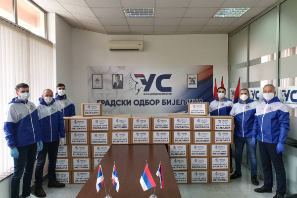 Ujedinjena Srpska Bijeljina uručila pakete pomoći starijim sugrađanima/FOTO/