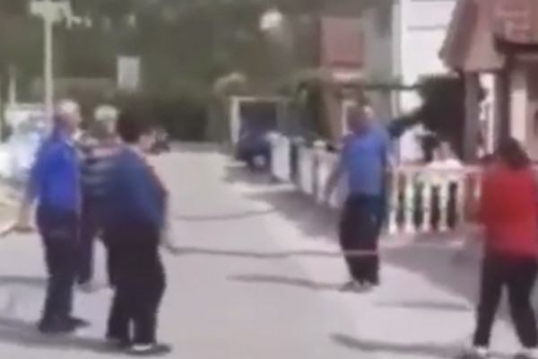Kolo u doba korone: Zaigrali poštujući socijalnu distancu