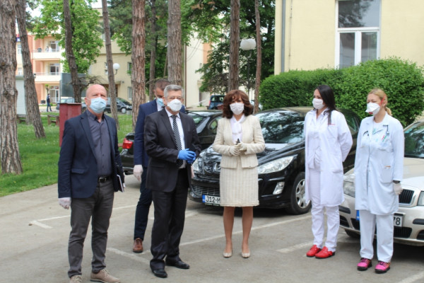 Mićić obišao kovid-bolnicu /FOTO/
