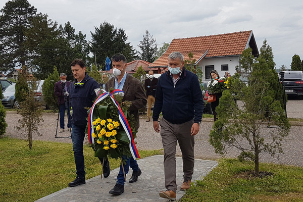 Pomen nastradalim srpskim borcima na Majevici