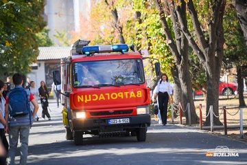 U školi u Bijeljini održana vježba: Ekspesna reakcija ljekara, vatrogasaca, policije... (FOTO)