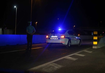 Stravična nesreća na autoputu 9. januar: Autom sletio sa nadvožnjaka, blokiran saobraćaj