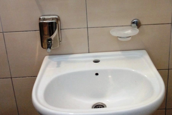 UIO apeluje na korisnike novog terminala u Gradiški: “NE KRADITE ČESME I CRIJEVA ZA TUŠEVE”