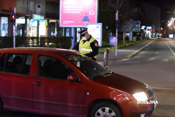 Policijski čas i zabranu kretanja prekršilo 16 građana RS