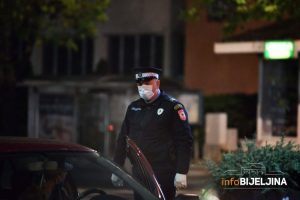 Bijeljina: Prekršajni nalozi za osam lica bez zaštitne maske