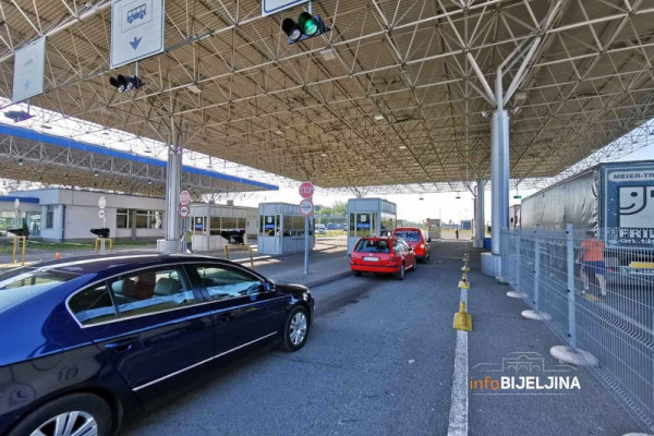 InfoBijeljina na Rači: Kakva su pravila za prelazak granice? /FOTO/