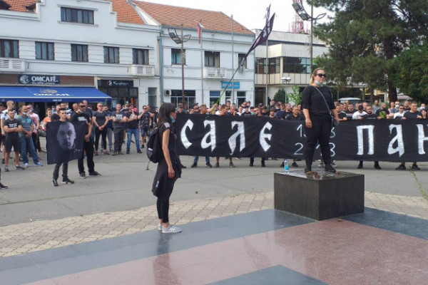 Bijeljina: Mirni protesti ispred Okružnog suda /FOTO/