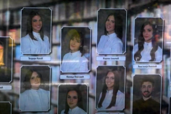 Fotografije maturanata - najljepšI ukrasi izloga u Bijeljini /VIDEO/