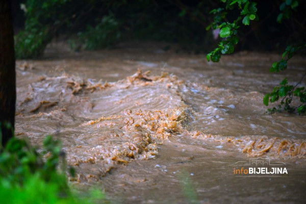 Upozorenje na obilne padavine i bujične poplave u RS