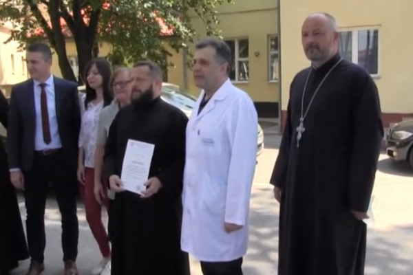 "Trojeručica" iz Bijeljine poklonila bolnici 28 kreveta /VIDEO/