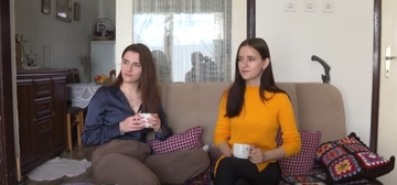 Zagrljaj koji vraća nadu u život: U Srpskoj nedovoljno hraniteljskih porodica (VIDEO)