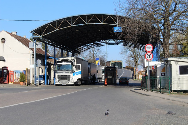 NAKON ODLUKE HRVATSKE POVEĆAN PROMET Za dva dana granicu prešlo više od 108.000 ljudi