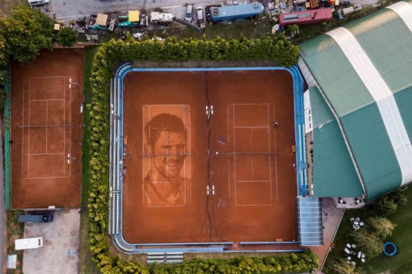 Prvi na teniskoj šljaci i najveći portret Đokovića na svijetu osvanuo u Beogradu