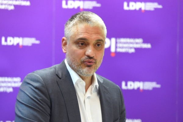 Supruga: Čedomir bije bitku sa skoro svim komplikacijama virusa