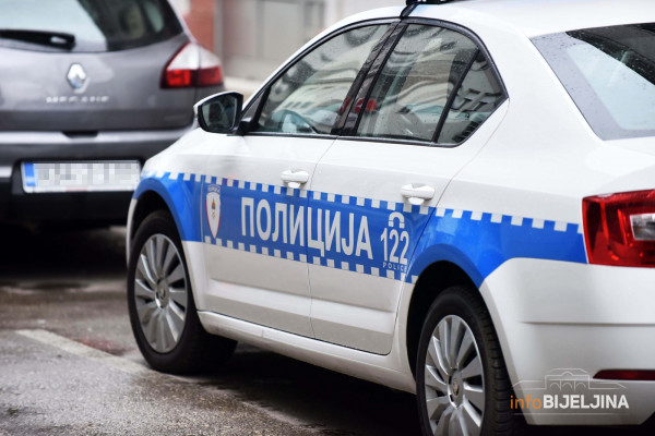 Napadnuti policajci u Bijeljini