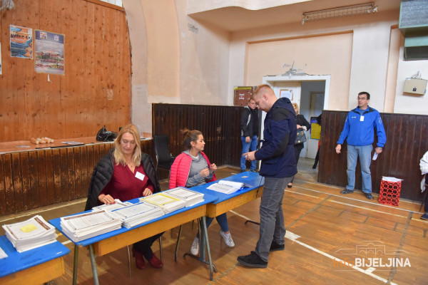 Uticaj korone na izborni proces: 100.000 rolni toalet-papira za izbore