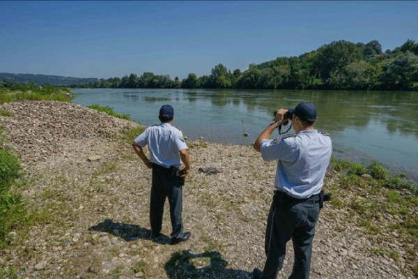 Stotinu migranata jutros pokušalo da preko Drine uđe u BiH