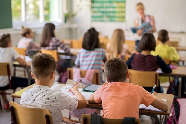 Đaci u klupama od 1. septembra, predložena kombinovana nastava u RS