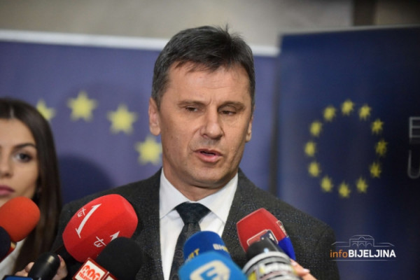 Novalić najavio još 100 miliona KM pomoći najpogođenijim sektorima