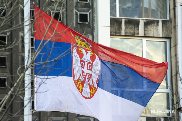 BEOGRAD OKIĆEN SA 4.000 ZASTAVA Srpska i Srbija obilježavaju Dan jedinstva