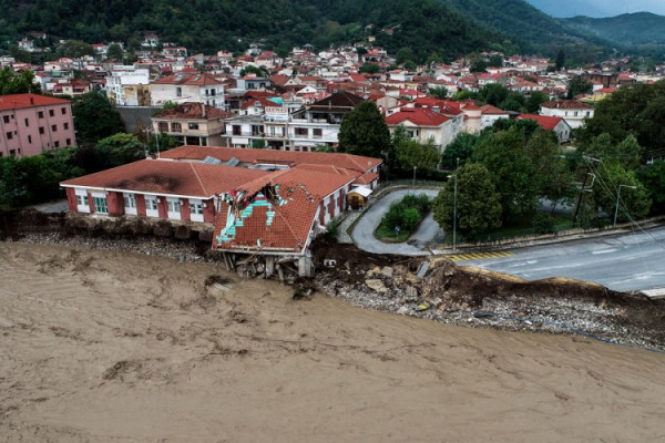 Apokaliptične scene iz Grčke: Zatvoreni mostovi, potopljene ulice