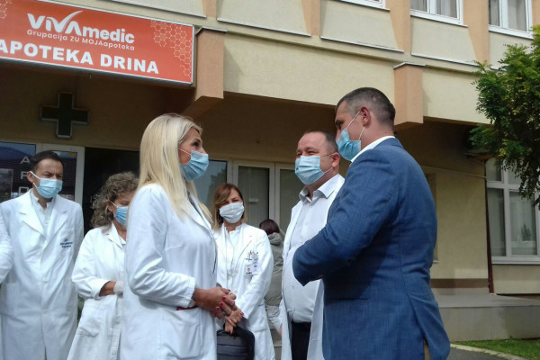 KUSTURIĆ POSJETIO DOM ZDRAVLJA BIJELJINA Ulaganja FZO ove godine povećana za osam miliona KM